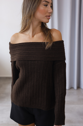 Acı Kahve Madonna Yaka Triko Kazak