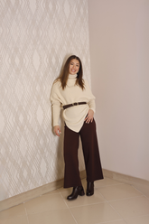 Ekru Asimetrik Kesim Boğazlı Triko Kazak