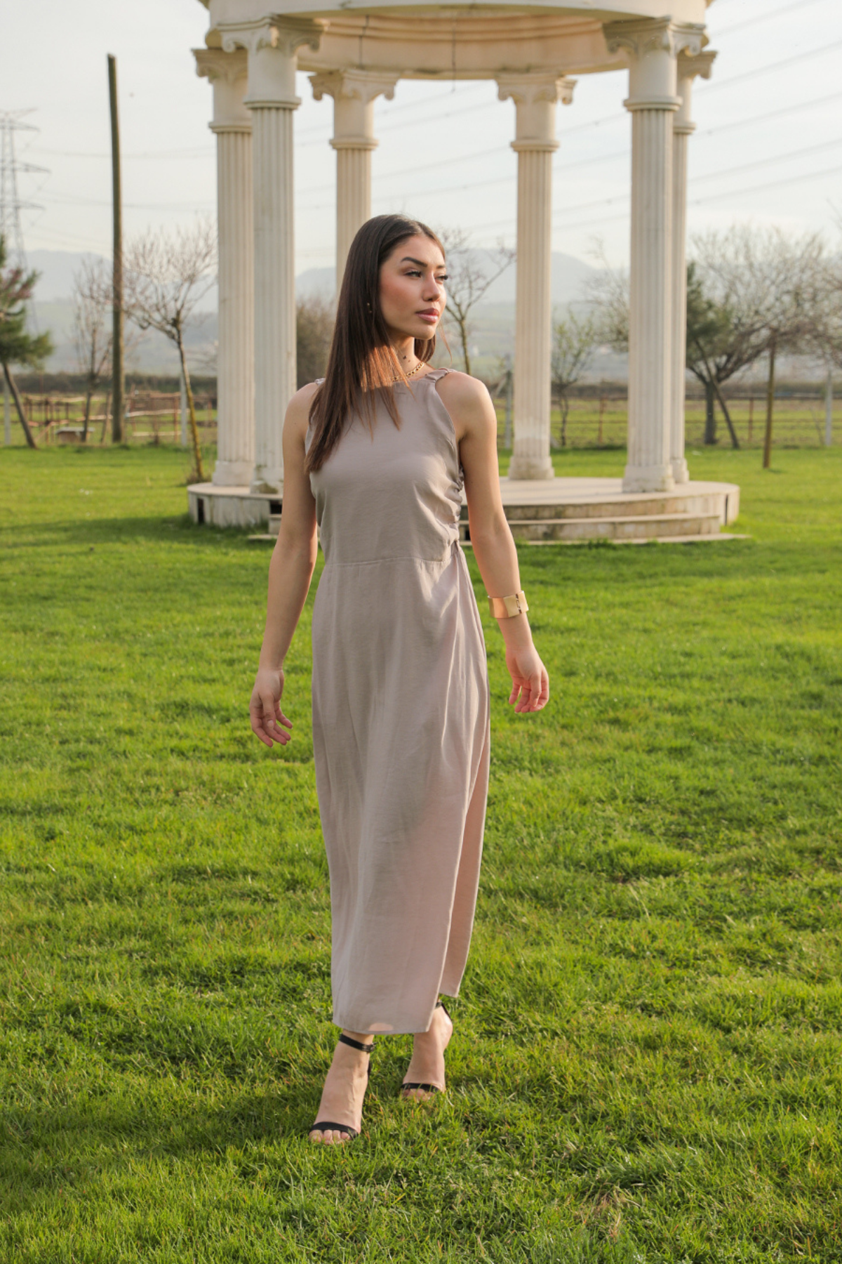 Vizon Sırtı Açık Elbise
