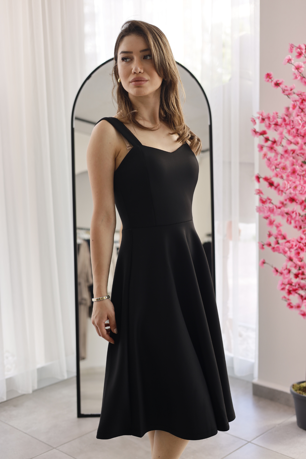 Siyah Askılı Fit Kesim Midi Elbise