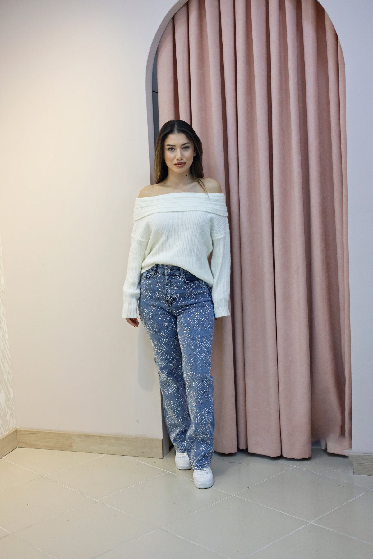 Desenli Taş İşlemeli Düz Paça Jean