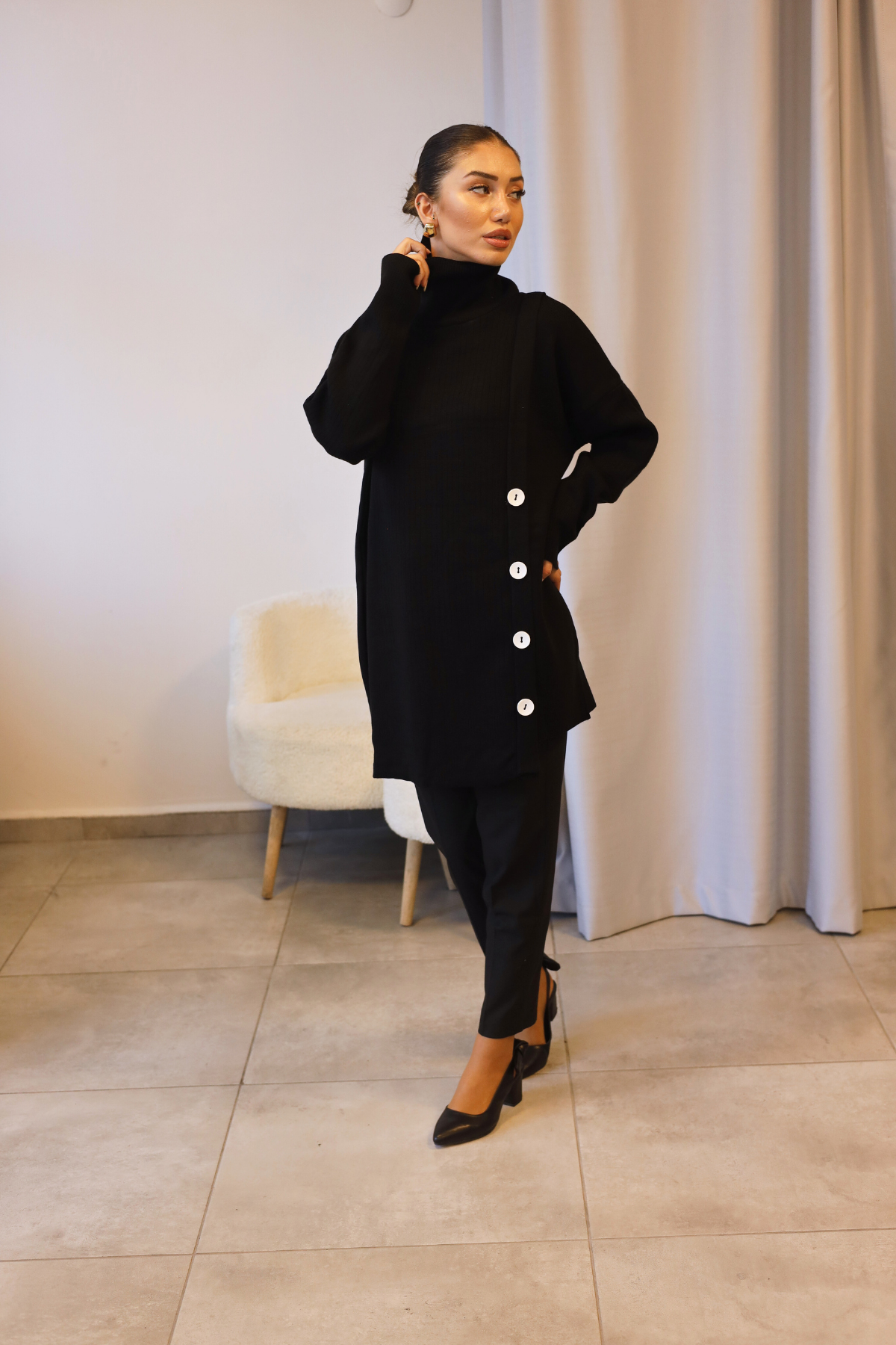 Siyah Boğazlı Yan Düğmeli Triko Tunik