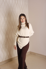 Ekru Asimetrik Kesim Boğazlı Triko Kazak