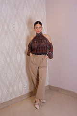 Vera Şal Desenli Omuz Dekolteli Bluz