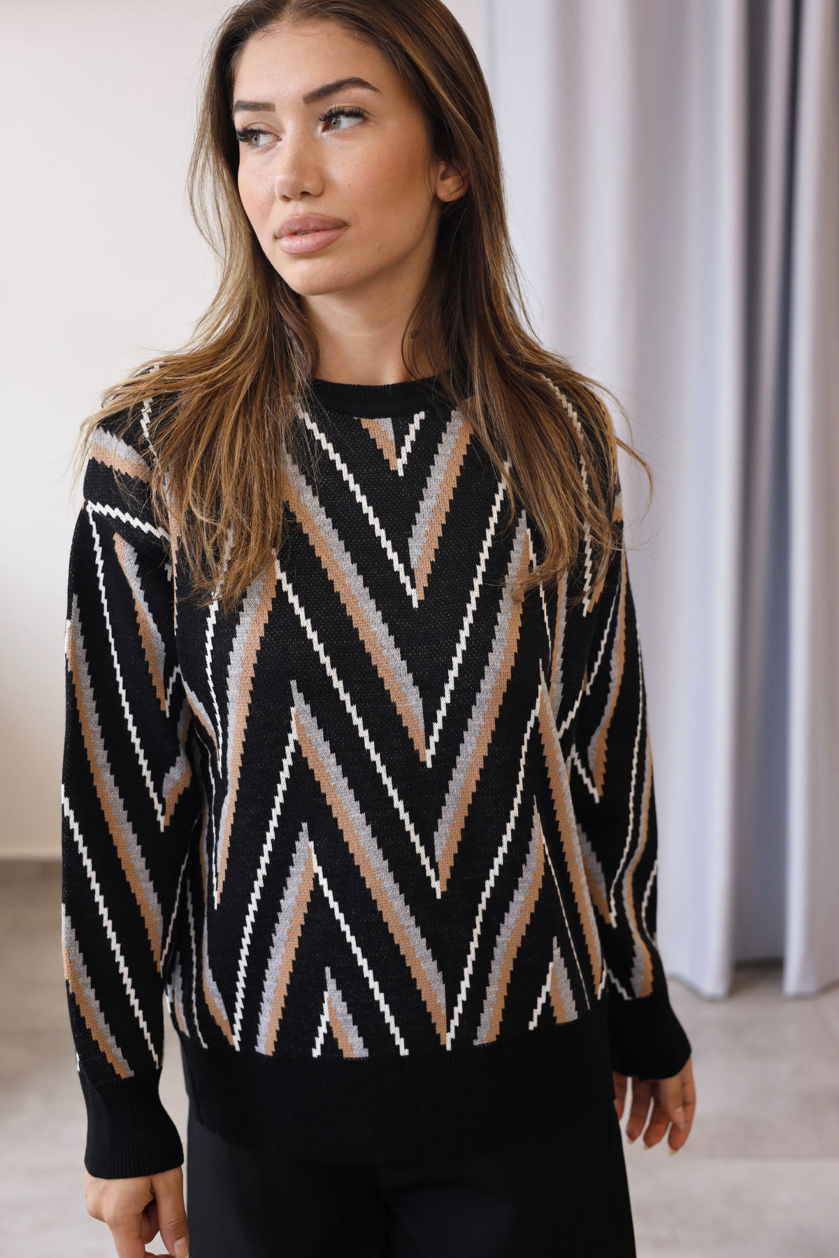 Siyah Zigzag Desen Şık Triko Kazak